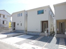 南北両面道路で開放感あり！
カースペース2台分！
耐震等級3（最上位）取得！