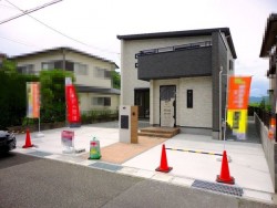 ◆土地約６６坪！　◆カースペース３台分！
◆マリンホーム施工、耐震等級３のお家！　
◆夏は涼しく冬温かい高気密高断熱住宅！
◆南東側道路で日当り良好！
