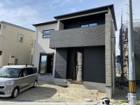 ■神鉄大池駅徒歩約11分
■マリンホーム施工大型分譲地内49号地　角地
■「太陽光発電システム」とガス発電「エネファーム」標準装備
■耐震等級３　カースペース3台