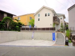 ■耐震等級３　「地震に強い」パナソニック耐震工法『テクノストラクチャー』のオール電化住宅
■土地５８.３８坪　■カースペース並列３台分！　■長期優良住宅
