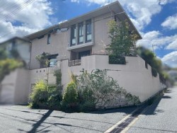 積水ハウスの注文住宅、　掘込駐車2台分あり、角地、