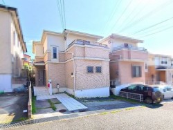 駐車２台可！　空家につき即引き渡し可！　太陽光発電システム！　LD床暖房！　