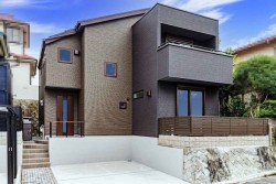 駅徒歩３分！・設備充実の新築戸建！　
耐震等級３取得！　オール樹脂サッシ！　並列駐車２台可！　収納充実！　