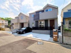 マリンホーム施工・耐震等級３のお家！　
カースペース２台分

