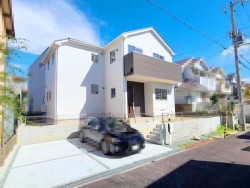 ◆駅徒歩７分！　
◆５ＬＤＫ！　
◆駐車並列２台可！　
◆ＬＤに床暖房あり！　