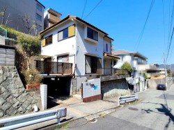 ★神鉄線北鈴蘭台駅・山の街駅ともに徒歩６分
★土地４６.０１坪
★建築条件はありません。お好きなハウスメーカーで建物建築していただけます。