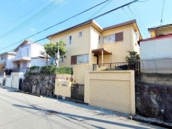 ★北鈴蘭台駅まで徒歩５分
★土地５８.６６坪
★建築条件はありません