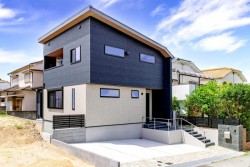 ★耐震等級３＋制震工法（EQ GURD制震ダンパー採用）のお家
★カースペース３台分（車種による）
★１９帖のＬＤＫ＋畳コーナー
★ダクトレス熱交換換気システム採用