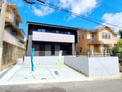 ★南向き！　土地５４.７０坪
★並列２台駐車可！
★全室南向きで日当り良好！
★「ソラエネスマート」太陽光とエネファームのダブル発電！
★ガス衣類乾燥機「乾太くん」装備