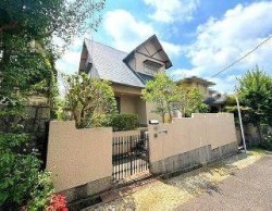 南北両面道路! 堀込車庫あり! 平成27年10月リフォーム履歴あり!