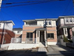 ●2011年「創建」施工のお家！
●室内全面リフォーム済
●駐車場２台以上
●南向き
●バス停まで徒歩3分
●三宮駅までドアtoドアで22分！
●浴室1618サイズ