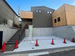 ●24時間全熱交換換気システム「澄家」採用
●耐震等級３●制震ダンパー「MIRAIE」採用
●断熱等級５●一次エネルギー消費量等級６