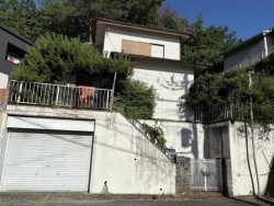 ■神鉄箕谷駅徒歩１１分
■直通バス利用で三宮まで２０分バス停まで徒歩１０分