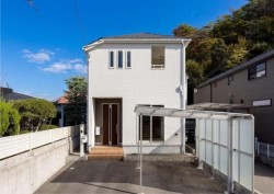■令和2年9月建築 リフォーム済戸建
■カースペース2台 ■制振装置設置住宅
■鈴蘭台駅徒歩18分