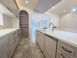 神戸市一円でお部屋を探すなら不動産情報満載のセンチュリー21ハウジング流通 ■2017年大規模リノベーション実施
■ＬＤＫ約25.2帖　広々ウッドデッキ設置
■約１２帖の小屋裏収納あります