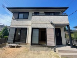 土地約61坪、道路と高低差無し、ダイワハウスの家、両面道路、車庫2台、オール電化住宅(エコキュート、IHヒーター)、太陽光発電3KWで昼間の電力削減できます!