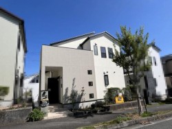 ◆室内リフォーム
◆二面道路で開放感有り
◆カースペース２台
◆２０１８年屋根・外壁塗装
◆２０２１年エネファーム設置
◆ウッドデッキ（屋根付き）