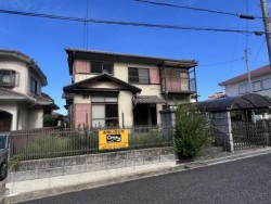 ●鈴蘭台駅まで徒歩10分
●高低差の無いフラットな敷地
●室内綺麗にお使いです
●南向きの明るいお家です