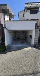 神戸電鉄「西鈴蘭台」駅徒歩１０分！　シャッタ－付き車庫あり！　バルコニーあり！