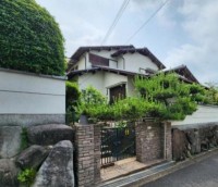 堀込車庫２台分あり（車種制限有り）！　南×西の角地！　閑静な住宅地内！　敷地面積約７５坪！