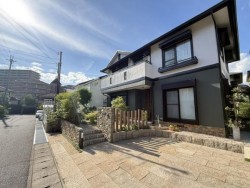 南向き、道路と高低差無し、ミサワホームの家、車庫2台+小型車1台、(キッチン、浴室、トイレ2020年新規入替)、外壁塗装済(2022年)