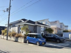 ■平成24年4月建築ヤマト住建の家(新築時モデルハウス)
■三方向角地の敷地約72坪 太陽光発電システムあり
■カースペース並列3台 EV用充電器/V2H設備設置
