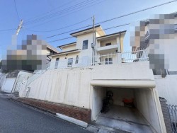 ■2021年9月内装リフォーム履歴あり
■2025年１月太陽光発電（5.9KW),蓄電池（14.9KW),エコキュート設置
■コア北町ショッピングセンター徒歩４分