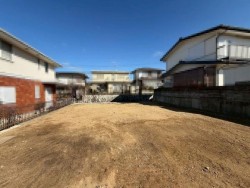 ◆南北両面道路
◆日当たり良好
◆現状更地
◆敷地面積約66坪
◆バス停徒歩80m
◆泉台小学校110m
◆泉台郵便局80m