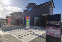 新築戸建て! 浴室は1坪サイズ! 宅配BOXあり! Low-eペアガラス仕様! 駐車2台可!