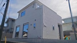 新築戸建て！　北東×北西の角地！　駐車３台可！　ペアガラス仕様！　１坪バス！　全居室収納あり！