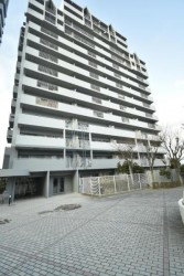 神戸市一円でお部屋を探すなら不動産情報満載のセンチュリー21ハウジング流通 ペット飼育可（規約制限あり）！　２階部分！　階下に住戸なし！　南西北の３面バルコニー！　全居室収納あり！