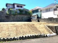 建築条件なし土地！　お好きな工務店・ハウスメーカーで建築できます！　隣に公園あり！　駅徒歩約７分！