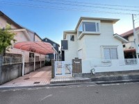 神戸市一円でお部屋を探すなら不動産情報満載のセンチュリー21ハウジング流通 ◆箕谷駅徒歩10分
◆室内リフォーム実施
◆屋根外壁塗装実施
◆４SLDK
◆キッチン横にパントリー有
◆カーポート付駐車スペース2台分