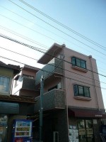 山の街駅から徒歩1分です。2面採光で明るいです。