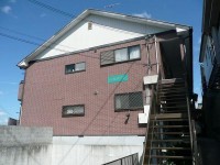 鈴蘭台駅から徒歩5分です。駅周辺には商業施設が充実で便利です。