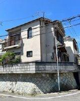 ペット飼育相談可能な物件。駐車場は近隣。