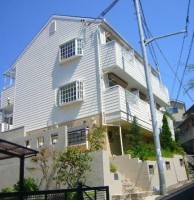 女性専用ハイツです。室内デザイナース仕様に改装済♪