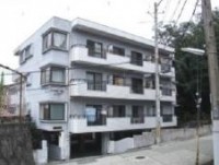 ★鈴蘭台駅から徒歩10分です。鈴蘭台駅周辺
には商業施設充実で便利です