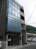 神戸市一円でお部屋を探すなら不動産情報満載のセンチュリー21ハウジング流通 北神急行 谷上駅から徒歩3分です。北側全面ガラス張り。